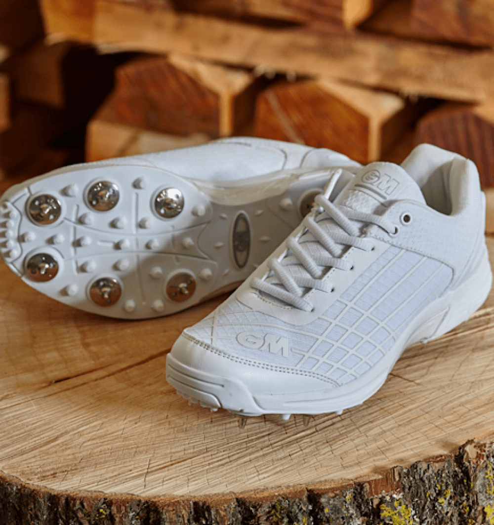 GM Icon Metal Spike Cricket Shoes